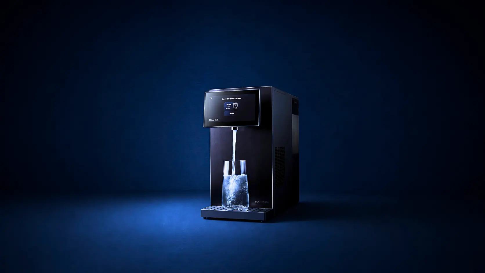 OsmoFresh Fusion Wasserfilter mit Touchscreen, gefiltertes Wasser läuft in ein Glas